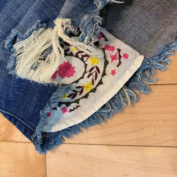HARPER Embroidered Cut Off Distressed Denim Shorts - 25 - Picture 2 of 6